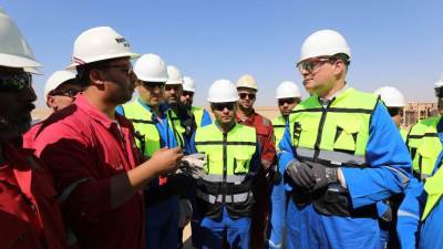 وزير البترول يجري جولة ميدانية بموقع شركة بتروشهد بالصحراء الغربية لتفقد سير العمليات الإنتاجية وأعمال الحفر الجارية في مناطق امتياز الشركة