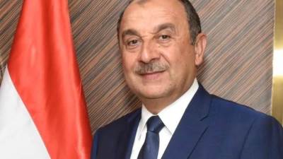 وزير قطاع الأعمال العام في زيارة مفاجئة لشركتي "العربية" و"ممفيس" للأدوية لمتابعة سير العمل والإنتاج