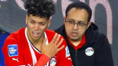 طبيب الأهلي : إمام عاشور تعرض لكسر في عظمة الترقوة..وسيغيب عن باقي مباريات الفريق بكأس العالم للأندية