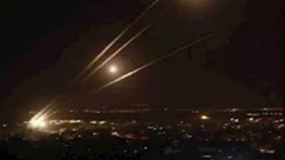 إيران تشن هجومًا مستهدفةً مدينتي تل أبيب واشدود 