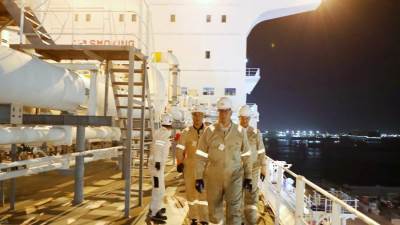 وزير البترول يُجري جولة تفقدية بميناء الإسكندرية لمتابعة أعمال تجهيز سفينة التغييز "Energos Power" 