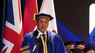 الحكومة البريطانية تعلن حصول رئيس الجامعة البريطانية في مصر على وسام شرف ملكي