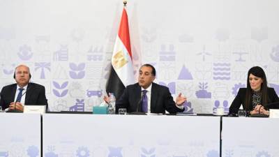 رئيس الوزراء يترأس مائدة مستديرة بعنوان "الإصلاحات الهيكلية لتعزيز تنافسية القطاع الخاص"