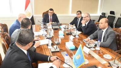 وزير الإسكان يلتقى ممثل شركة استادات للاستثمار الرياضي لمناقشة مجالات التعاون المشترك