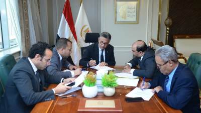 وزير التموين يلتقي بعدد من أعضاء مجلسي النواب والشيوخ