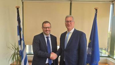 وزير البترول يعقد جلسة مباحثات مع نيكوس تسافوس نائب وزير الطاقة اليوناني لبحث التعاون