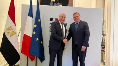 وزير الطيران ووزير النقل الفرنسي يوقعان اتفاقية ترتيبات فنية لتعزيز التعاون