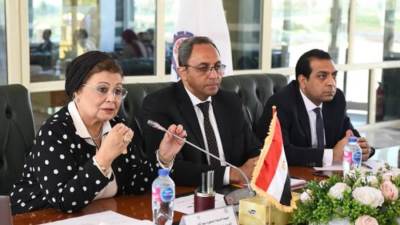 نائب وزير الصحة تجري زيارة ميدانية موسعة بمحافظة قنا