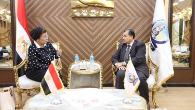 نائب وزير الصحة والسكان تبحث مع رئيس جامعة جنوب الوادي تعزيز التعاون