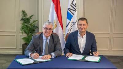 رئيس اقتصادية قناة السويس يوقع عقد مشروع جديد مع شركة "أولوسوي" التركية لصناعة الغزل والخيوط