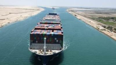 الفريق أسامة ربيع: عودة تدريجية لسفن الحاويات العملاقة إلى قناة السويس