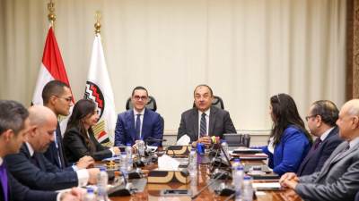 وزيرا قطاع الأعمال العام والاستثمار والتجارة الخارجية يبحثان التعاون في الترويج للفرص الاستثمارية بقطاع الغزل والنسيج