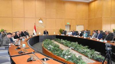 وزير الإسكان يوجه رؤساء المدن الجديدة بالعمل على إجراءات ترشيد استهلاك الطاقة والمياه