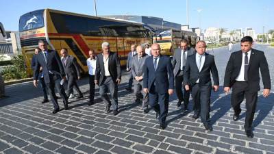 وزير النقل يتفقد عدد 20 حافلة مرسيدس جديدة تم إنتاجها محليًا بالشركة المصرية لصناعة وسائل النقل MCV المصرية
