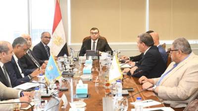 وزير الإسكان يتابع موقف محطات تحلية مياه البحر بالساحل الشمالي الغربي وموقف مشروع إعادة تأهيل ورفع كفاءة محطة المعالجة بالروبيكي 