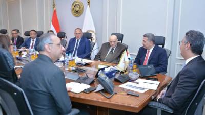 وزير التموين يعقد اجتماعًا مع رئيس الشعبة العامة للمخابز لمتابعة انتظام عمل منظومة الخبز البلدي المدعم