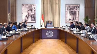 رئيس الوزراء يتابع موقف توفير الأدوية والمُستلزمات الطبية