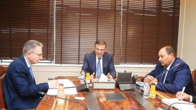 وزير الزراعة يبحث تعزيز التعاون مع البنك الدولي لدعم جهود التنمية الزراعية في مصر