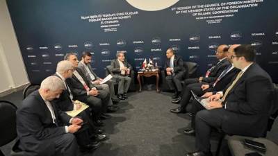 وزير الخارجية والهجرة يلتقي بوزير خارجية إيران في اسطنبول