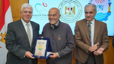  وزير التعليم العالي والبروفيسور مجدي يعقوب يشهدان توقيع بروتوكول تعاون بين جامعة أسوان ومؤسسة مجدي يعقوب