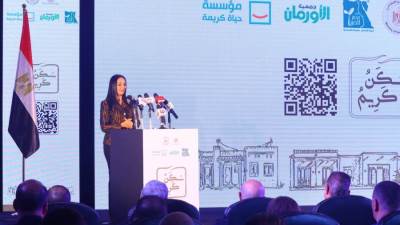 وزيرة التضامن تقود حملة تبرعات لمبادرة "سكن كريم من أجل حياة كريمة"