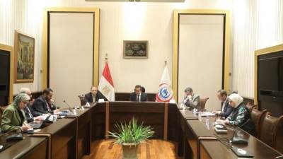وزير الصحة يناقش مع هيئتي الدواء والشراء الموحد آليات ضمان كفاءة واستدامة منظومة الإمداد