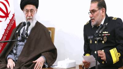 مستشار المرشد الإيراني: القواعد الأمريكية المستخدمة لضرب إيران صارت أهدافا "مشروعة"