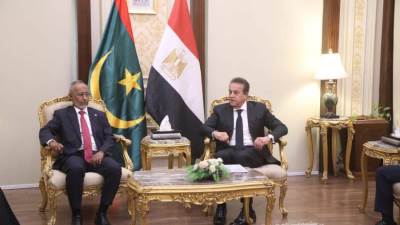 وزير الصحة يبحث مع وزير الصحة الموريتاني سبل تعزيز التعاون في القطاع الصحي
