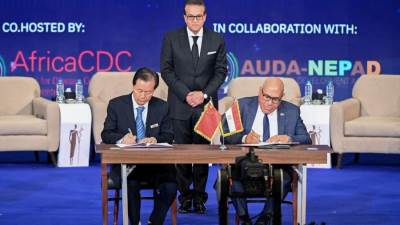 وزير الصحة والسكان يشهد توقيع عقد الشراكة بين الهيئة العربية للتصنيع وشركة XGY لتأسيس الشركة العربية - الصينية للصناعات الطبية