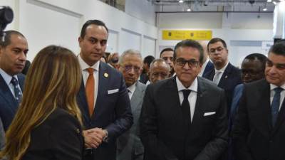 رئيس الرعاية الصحية يستقبل وزير الصحة الصحة خلال زيارته لجناح الهيئة المشارك بالمعرض الطبي المصاحب للمؤتمر