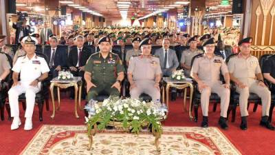 رئيس أركان حرب القوات المسلحة يشهد تخرج دورات جديدة من دارسى الأكاديمية العسكرية