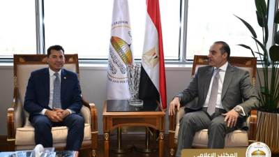  وزير الشئون النيابية يشدد على أهمية التعاون والاستماع إلى آراء الشباب ومقترحاتهم وملاحظاتهم بشأن القضايا المختلفة