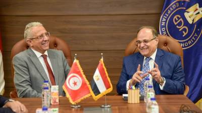 رئيس هيئة الدواء المصرية يعقد اجتماعاً مع وزير الصحة التونسي لتعزيز التكامل في القطاع الدوائي