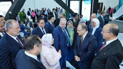 رئيس هيئة الدواء المصرية يتفقد جناح الهيئة بالمعرض الطبي الإفريقي