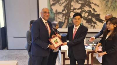 رئيس جهاز تنمية المشروعات يعقد عدد من اللقاءات مع الجهات المعنية بالصين