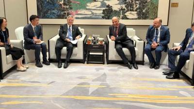 محمود عصمت: نعمل على الربط بين شبكات الكهرباء في ثلاث قارات وتلبية الطلب على الكهرباء عبر مصادر نظيفة ومستدامة 