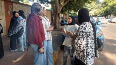 توافد طلاب الثانوية العامة على اللجان لأداء امتحان اللغة الأجنبية الأولى