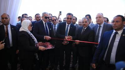 وزير التموين ومحافظ الشرقية يفتتحان سوق اليوم الواحد بالعاشر من رمضان