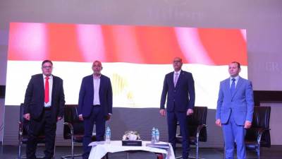 وزير العمل يستكمل جولته في محافظة البحر الأحمر لليوم الثاني على التوالي