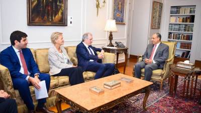 وزير الخارجية والهجرة يستقبل الممثل الخاص للاتحاد الأوروبي لعملية السلام في الشرق الأوسط