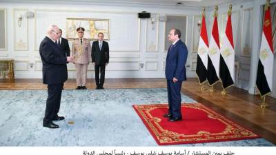 رئيس مجلس الدولة يؤدي اليمين الدستورية أمام الرئيس السيسي