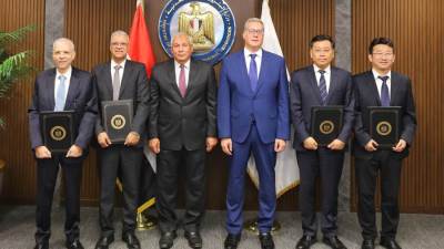  وزير البترول ومحافظ الوادى الجديد يشهدان توقيع العقود النهائية لبدء تنفيذ مجمع إنتاج حامض الفسفوريك