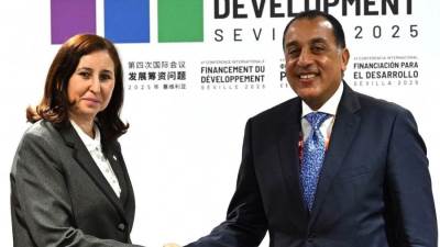 رئيس الوزراء يلتقي رئيسة الحكومة التونسية