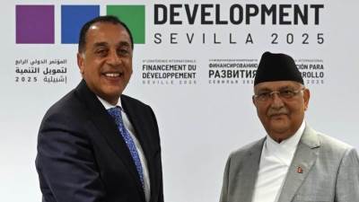 رئيس الوزراء يلتقي رئيس وزراء نيبال