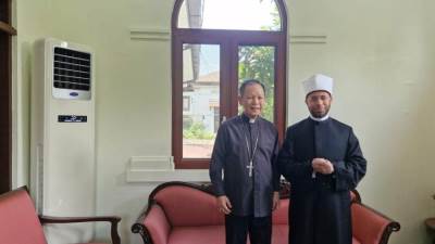 رئيس أساقفة مانيلا يستقبل وزير الأوقاف لبحث التعاون المشترك وتبادل الزيارات 