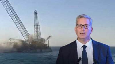 وزير البترول يتوجه لموقع حادث انقلاب البارج البحري "Adam Marine 12" بمنطقة جبل الزيت في خليج السويس