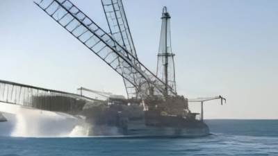 حادث غرق مأساوي في خليج السويس.. مصرع 4 وإنقاذ 21 وفقدان 6 من طاقم بارجة بترولية