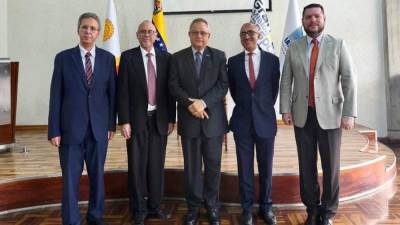 مصر ضيف شرف معرض فنزويلا الدولي للكتاب.. ووفد رسمي يصل كاراكاس