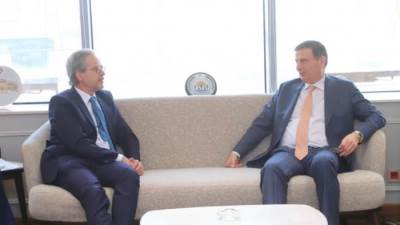 وزير الزراعة يستقبل المستشار الزراعي الهولندي لبحث التعاون