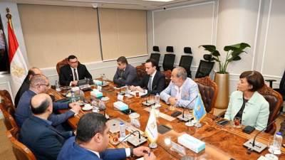 وزير الإسكان يعقد اجتماعاً لمتابعة الموقف التنفيذي لمشروع حدائق تلال الفسطاط